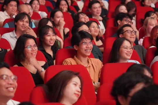 NSND Xuân Bắc trở lại sân khấu với "Bệnh sĩ", gen Z háo hức đi xem