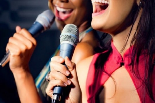 Hát karaoke có giúp cơ thể thải cồn nhanh hơn?