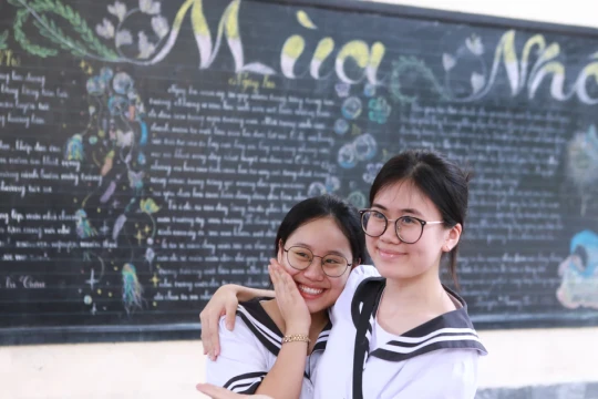 Ninh Bình hỗ trợ học bổng và sinh hoạt phí cho học sinh trường chuyên