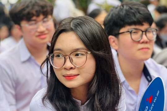 Sinh viên nhận cả trăm triệu và điểm chuẩn ngành sư phạm “nóng hơn lửa"