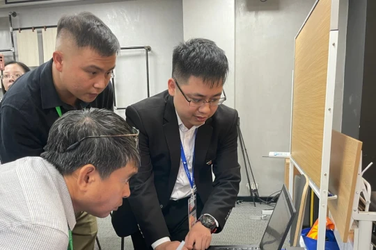 Tối ưu hóa sản xuất bằng trí tuệ nhân tạo và robot