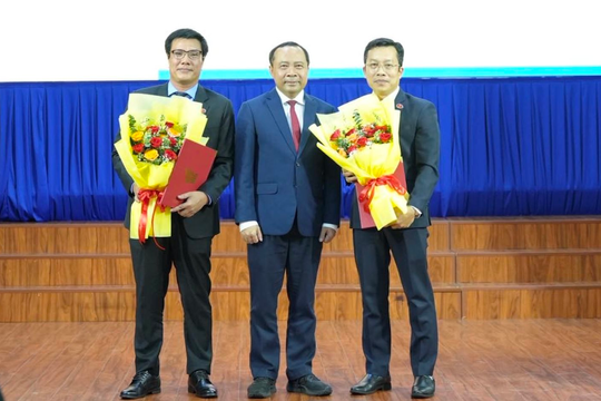 Trường ĐH Khoa học Xã hội và Nhân văn TPHCM bổ nhiệm đồng thời hai Phó Hiệu trưởng