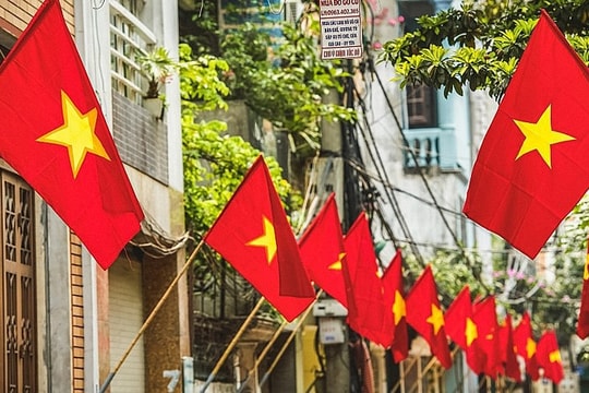 Người lao động đi làm vào ngày lễ Quốc khánh 02/9/2025 được hưởng lương như thế nào, có cần đóng thuế thu nhập cá nhân?