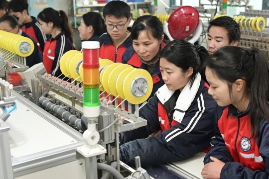 Sinh viên Trung Quốc chọn học nghề thay đại học