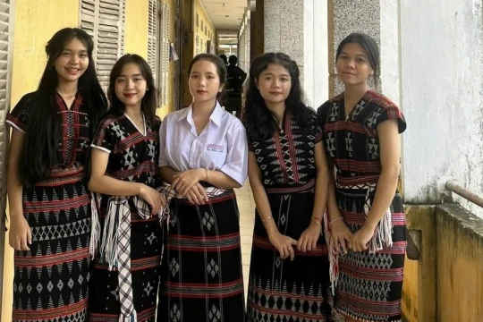 Cách nữ sinh Cơ Tu giữ văn hóa dân tộc