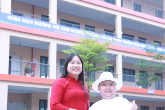 Yêu nước là sống có trách nhiệm, học tập và cống hiến hết mình
