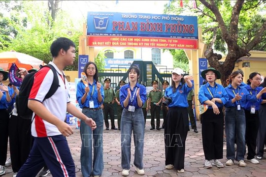 Tiếp sức mùa thi 2025: Hơn 327.000 tình nguyện viên tham gia