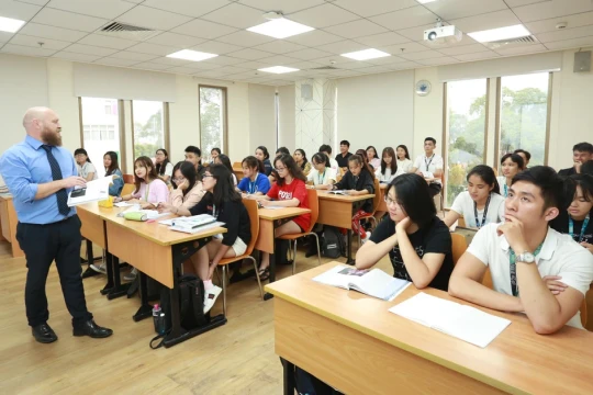 Quy định giảng viên đồng cơ hữu: Lời giải cho bài toán nhân sự?