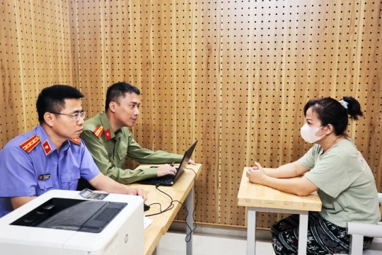 Cẩn trọng để không mua phải sách giáo khoa giả