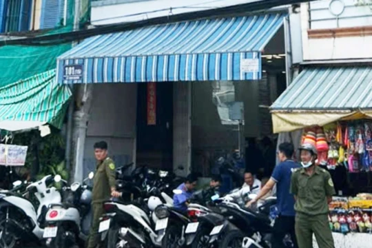 Đôi vợ chồng tử vong trong phòng ngủ với nhiều vết thương trên cơ thể