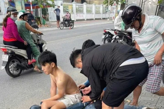 Chủ tiệm kim hoàn và người dân truy bắt thành công kẻ cướp vàng