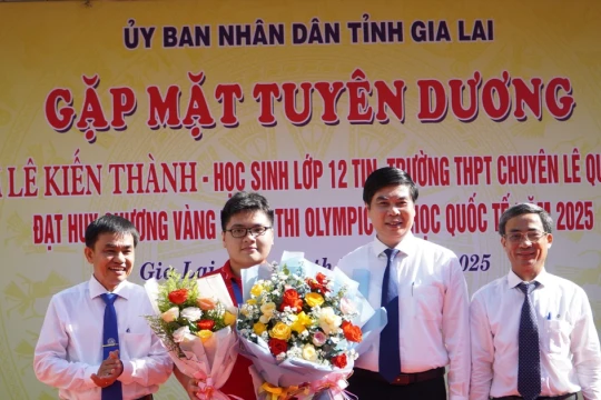 Khen thưởng 100 triệu đồng cho học sinh đoạt HCV Olympic Tin học Quốc tế