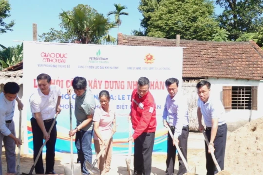 Khởi công Nhà Nhân ái cho người phụ nữ khuyết tật nuôi mẹ già, con ăn học