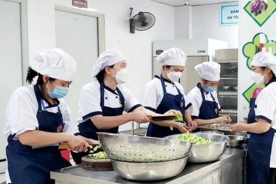Hà Nội triển khai hỗ trợ bữa ăn bán trú cho học sinh