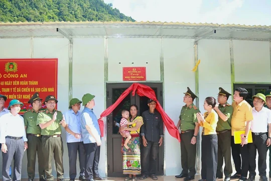 Bộ Công an ra quân xây dựng nhà và trường học tặng người dân Nghệ An