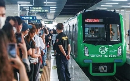 Hà Nội Metro xin lỗi vì nhân viên thông báo cấm hành khách mang xe điện lên tàu