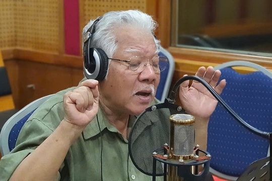 NSND Lê Chức gây sốt với giọng đọc "vàng" trong concert có 50.000 khán giả