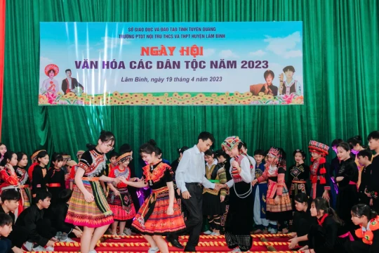 Thầy trò nội trú chung tay vun đắp cội nguồn văn hóa