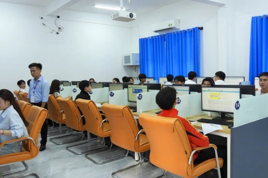 Hơn 100 lưu học sinh Trường ĐH Cửu Long thi đánh giá năng lực tiếng Việt