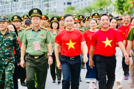 Hơn 30.000 người ở Quảng Ninh hưởng ứng sự kiện đi bộ ‘Cùng Việt Nam tiến bước’