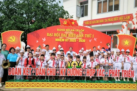 Xúc động thư tri ân của hiệu trưởng gửi đội Nghi lễ sau khi phục vụ Đại hội Đảng