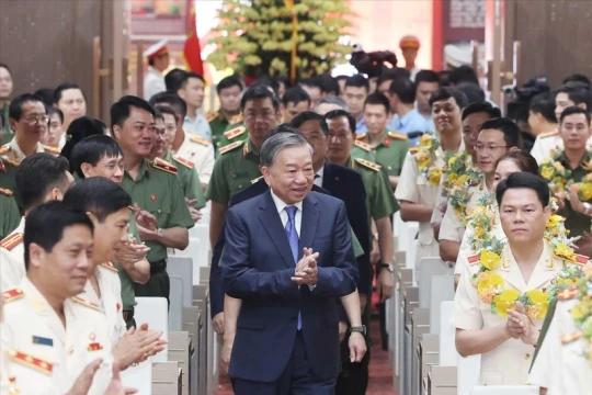 80 năm - Vinh quang Công an nhân dân Việt Nam