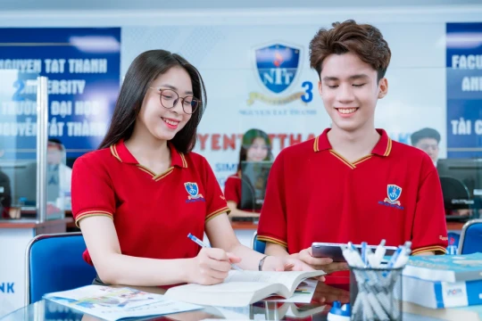 Gen Z học trên mạng xã hội: Học nhanh - hiểu mỏng?