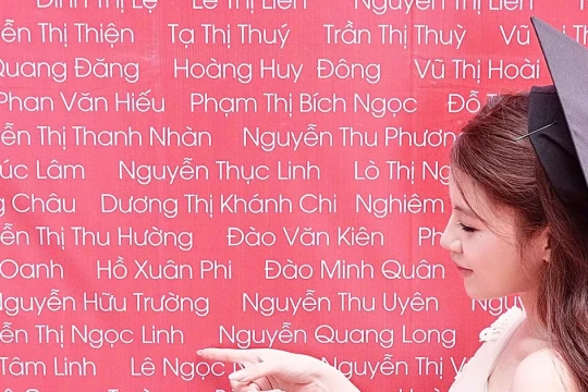 Nữ thủ khoa ngành Quan hệ công chúng chia sẻ bí quyết học tập