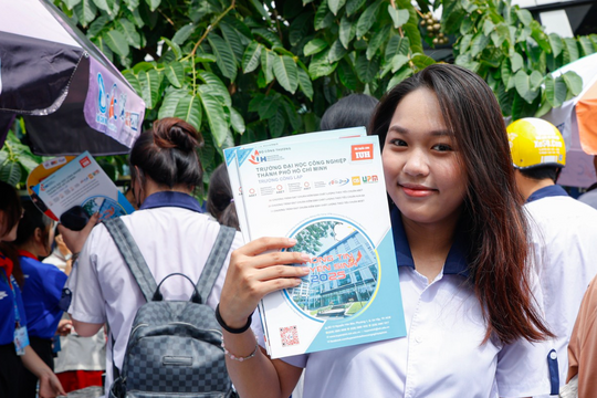 Sau lọc ảo lần 2, điểm chuẩn Đại học Công nghiệp TPHCM đến 29 điểm