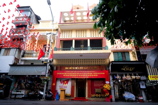 Khung cảnh bất ngờ bên trong ngôi nhà đặc biệt giữa lòng phố cổ Hà Nội sau 80 năm