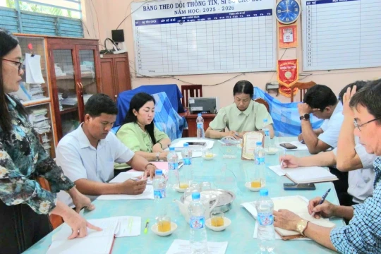 Xã miền núi An Giang chăm lo cho học sinh Khmer đến trường