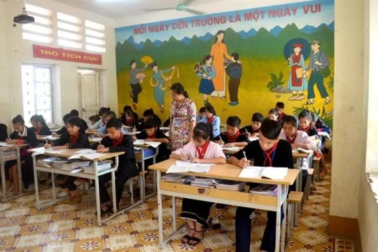 Giáo viên trường bán trú nhưng dạy điểm lẻ có được phụ cấp bán trú?
