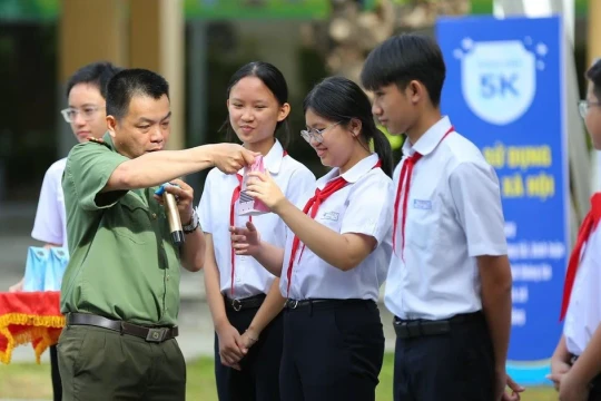 Xây dựng Khung năng lực số cho công dân: Khởi đầu từ trường học