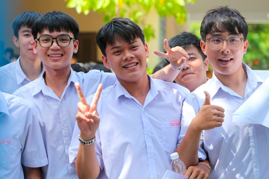 Thí sinh hồi hộp chờ điểm chuẩn đại học trong bối cảnh 'khó lường'