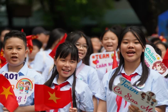 Nụ cười tươi rói ngày tựu trường của học sinh lớp 6