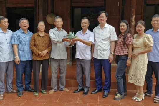 Phát hiện 'báu vật' trên 2500 năm tuổi trong vườn nhà