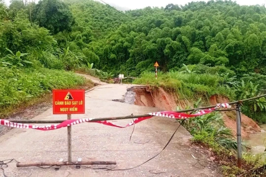 Thanh Hóa ban bố tình trạng khẩn cấp do sạt lở tại bản Sa Ná
