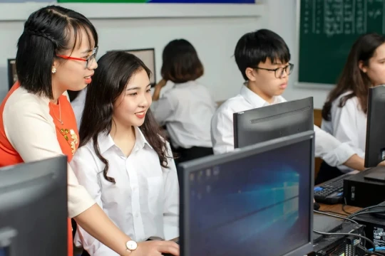 Giáo viên song hành cùng công nghệ
