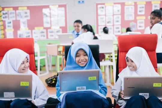 Malaysia triển khai giáo dục THCS bắt buộc