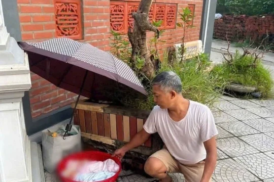 Hai trẻ sơ sinh bị bỏ tại cổng chùa và lời thú nhận của người mẹ