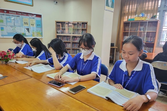 Giám đốc Sở GD-ĐT TP.HCM nêu lý do không cho học sinh sử dụng điện thoại