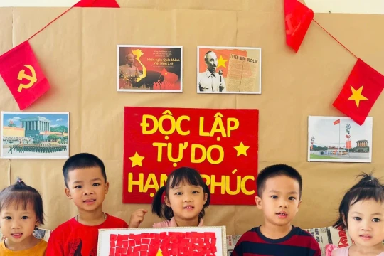 Học sinh Thủ đô háo hức chào đón 80 năm Quốc khánh