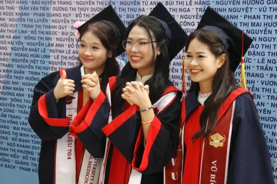 775 tân bác sỹ Y học cổ truyền, Y khoa và Dược sỹ nhận bằng tốt nghiệp năm 2025