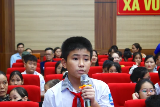Học sinh Hưng Yên đối thoại với lãnh đạo địa phương trước thềm năm học mới