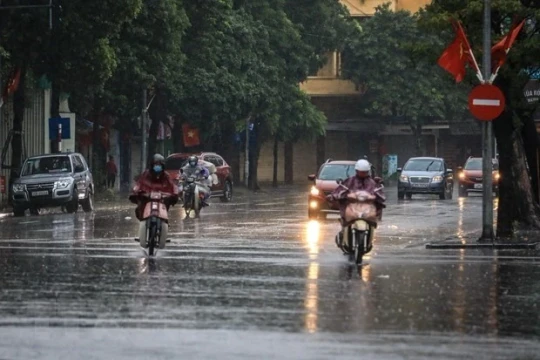 Dự báo thời tiết 22/8: Bắc Bộ mưa dông, Thanh Hóa đến Huế ngày nắng nóng
