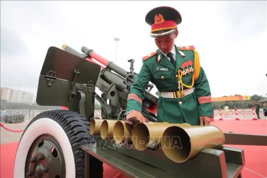 Cận cảnh dàn pháo sẵn sàng tập luyện chuẩn bị cho đại lễ 2/9