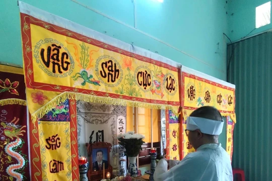 Ba ngày mất cả cha lẫn mẹ, hai anh em mồ côi mong sớm tốt nghiệp, có việc làm
