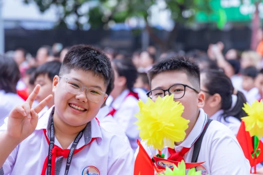 Rộn ràng bước chân nhập học của học sinh vào lớp 6