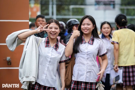 Toàn cảnh xét tuyển ĐH 2025: Phụ huynh “đánh lưới chùm”, bất cập lọc ảo
