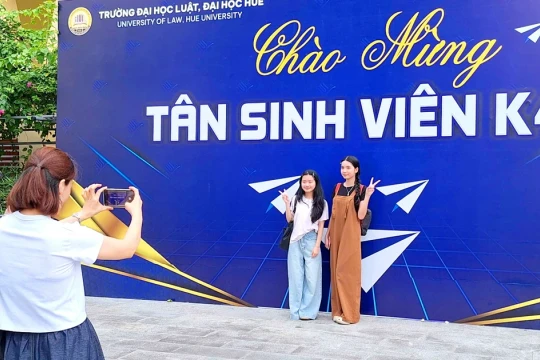 Rộn ràng ngày đầu nhập học của tân sinh viên tại TP Huế